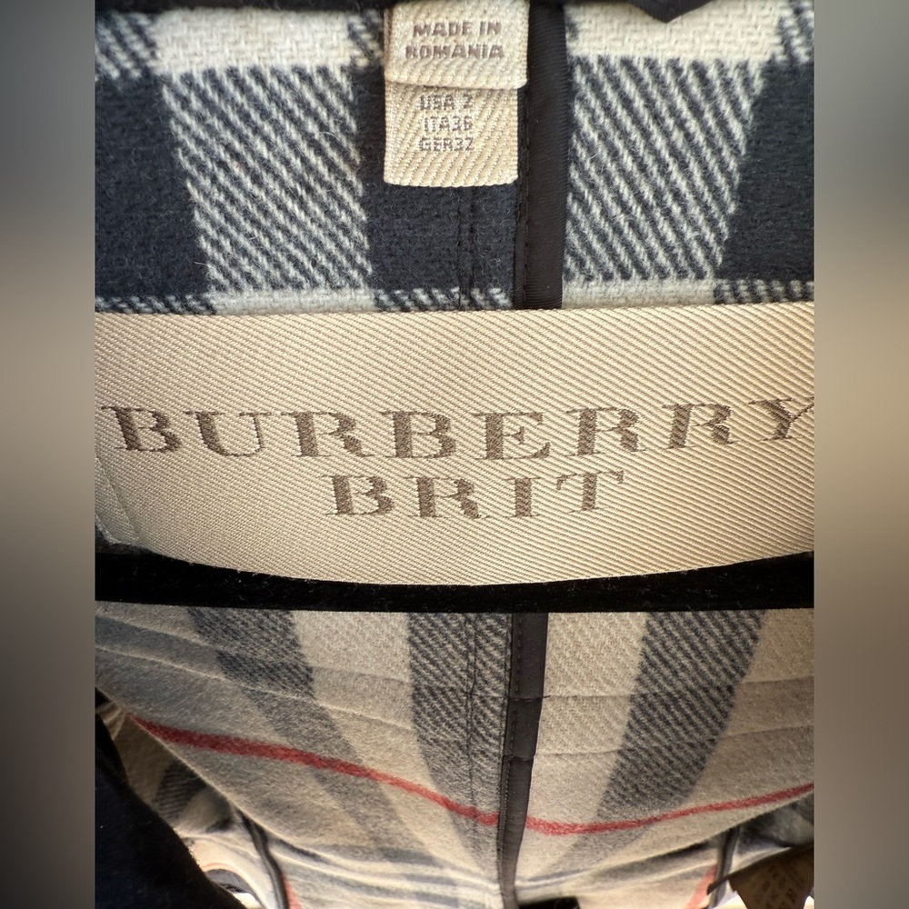 Burberry Britt Wool Black Coat w/ Hood & Signature Check Lining & Toggle • 2 - Picture 10 of 14